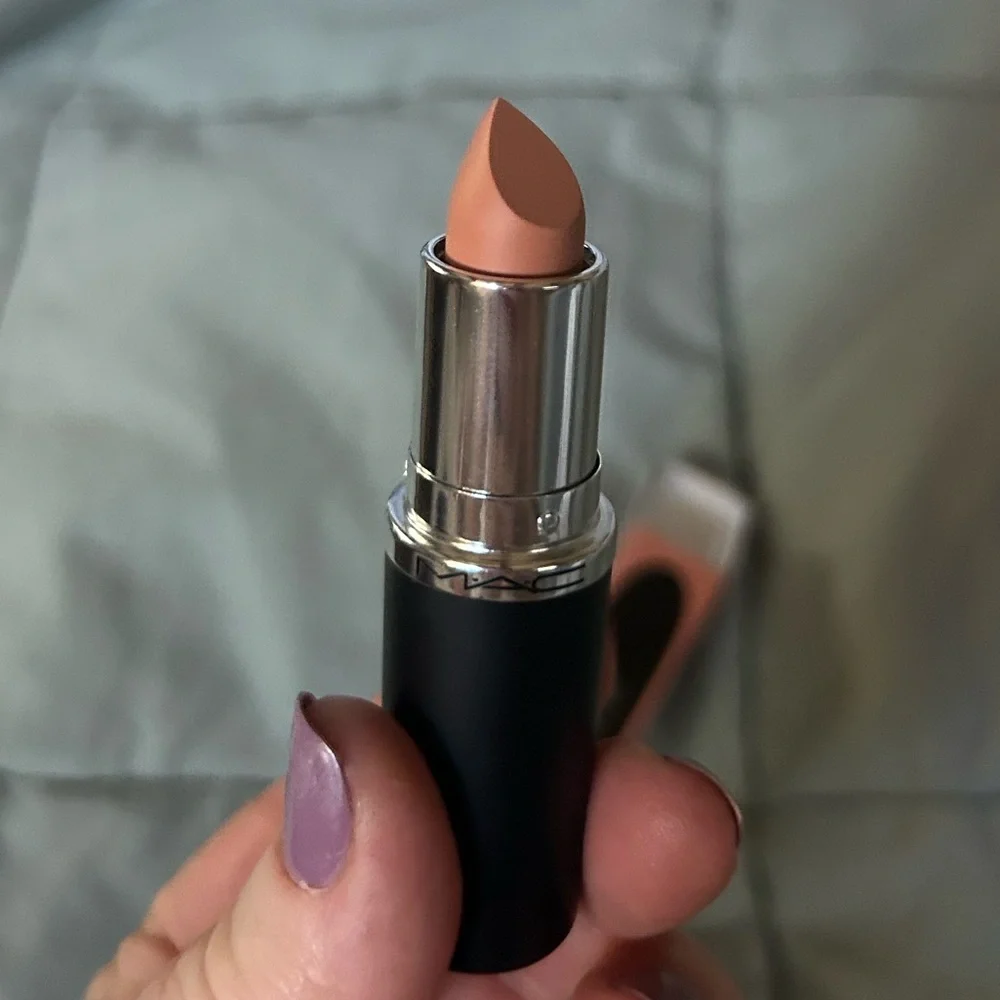 M·A·C M·A·Cximal Sleek Satin Lipstick in Fleshpot